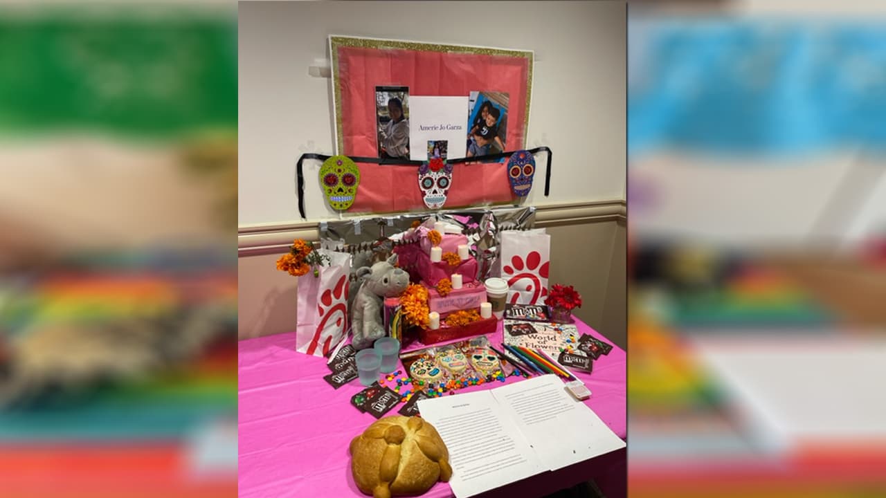 Parte de la tarea consistía en diseñar y montar 
<b>un altar u ofrenda para recordar a las 21 víctimas del ataque en Uvalde</b>, Texas, el pasado 24 de mayo.