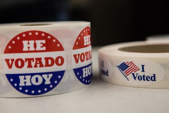 Votantes latinos como José Alvarez y su familia, de origen salvadoreño, acudieron también a votar en los comicios generales en Estados Unidos, informó Notimex.