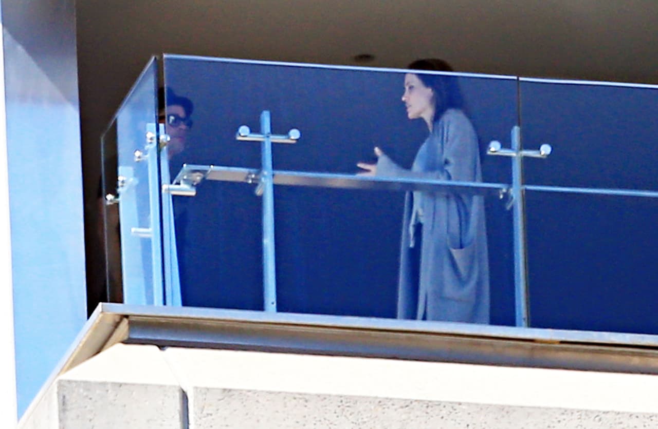 Angie, más tranquila, intentaba dar explicaciones.