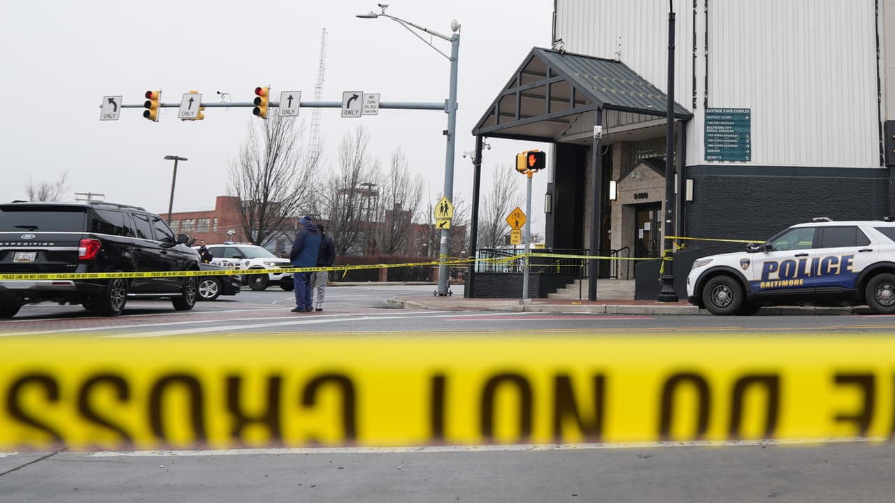 Tiroteo en Baltimore deja un oficial y un sospechoso heridos