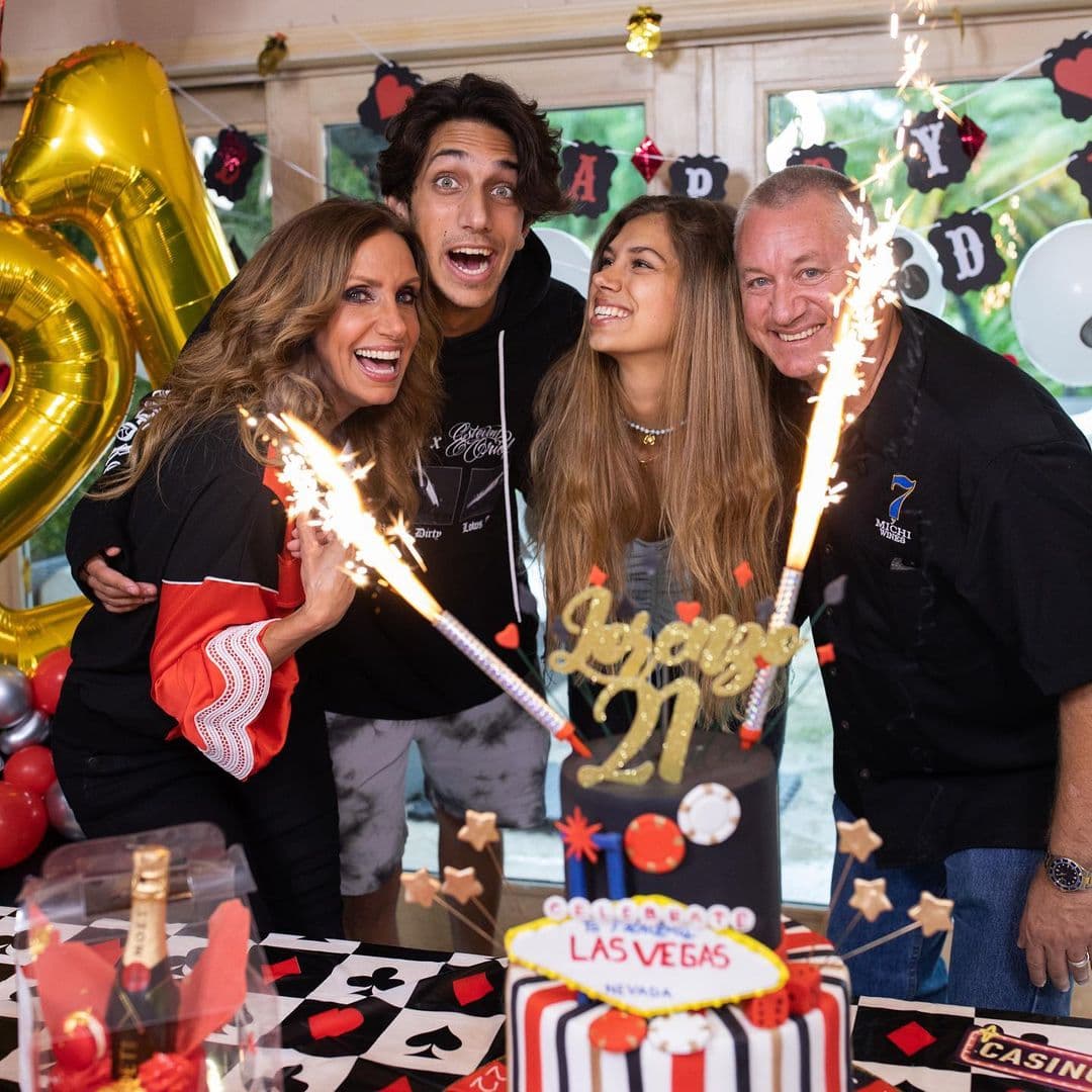 Para la presentadora, sus hijos son su gran tesoro y sus cumpleaños los festeja en grande. Su hijo mayor, Lorenzo Luaces, cumplió la mayoría de edad el pasado 2 de noviembre, por lo que Lili preparó un festejo al estilo Las Vegas.