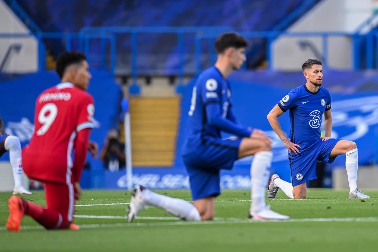 El Liverpool inicia fuerte y el Chelsea juega desde atrás tranquilamente.