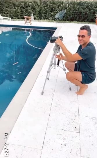 Es actriz y además modelo. En su cuenta de Instagram encontramos una publicación en la que nuestro conductor le tomaba unas fotos.