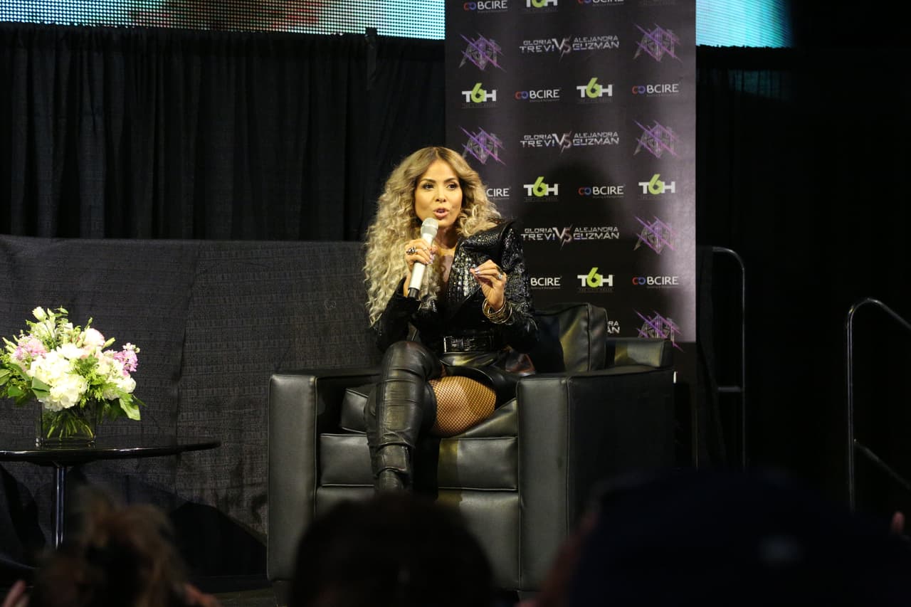 Alejandra Guzmán y Gloria Trevi respondieron a las preguntas de los medios que se dieron cita en la ciudad angelina para platicar acerca de su gira 'Versus'.