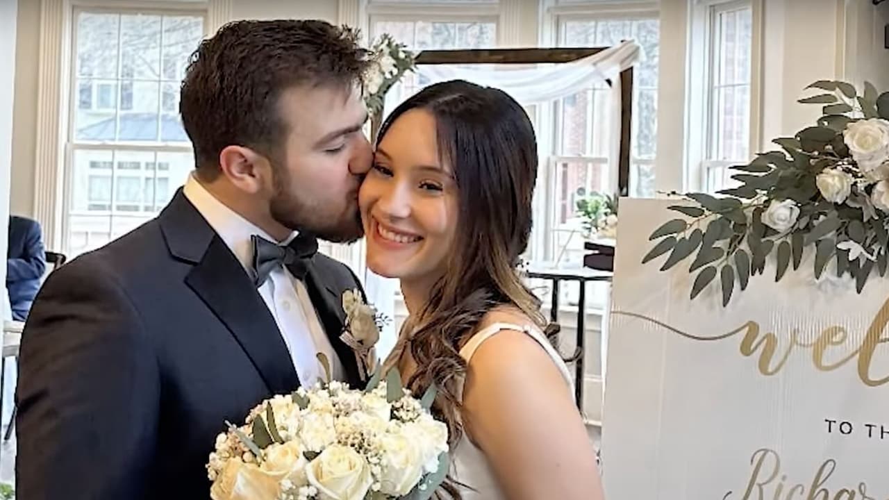 “Para revisar el grillete”: familia denuncia cómo ICE hizo a una joven colombiana salir de su casa