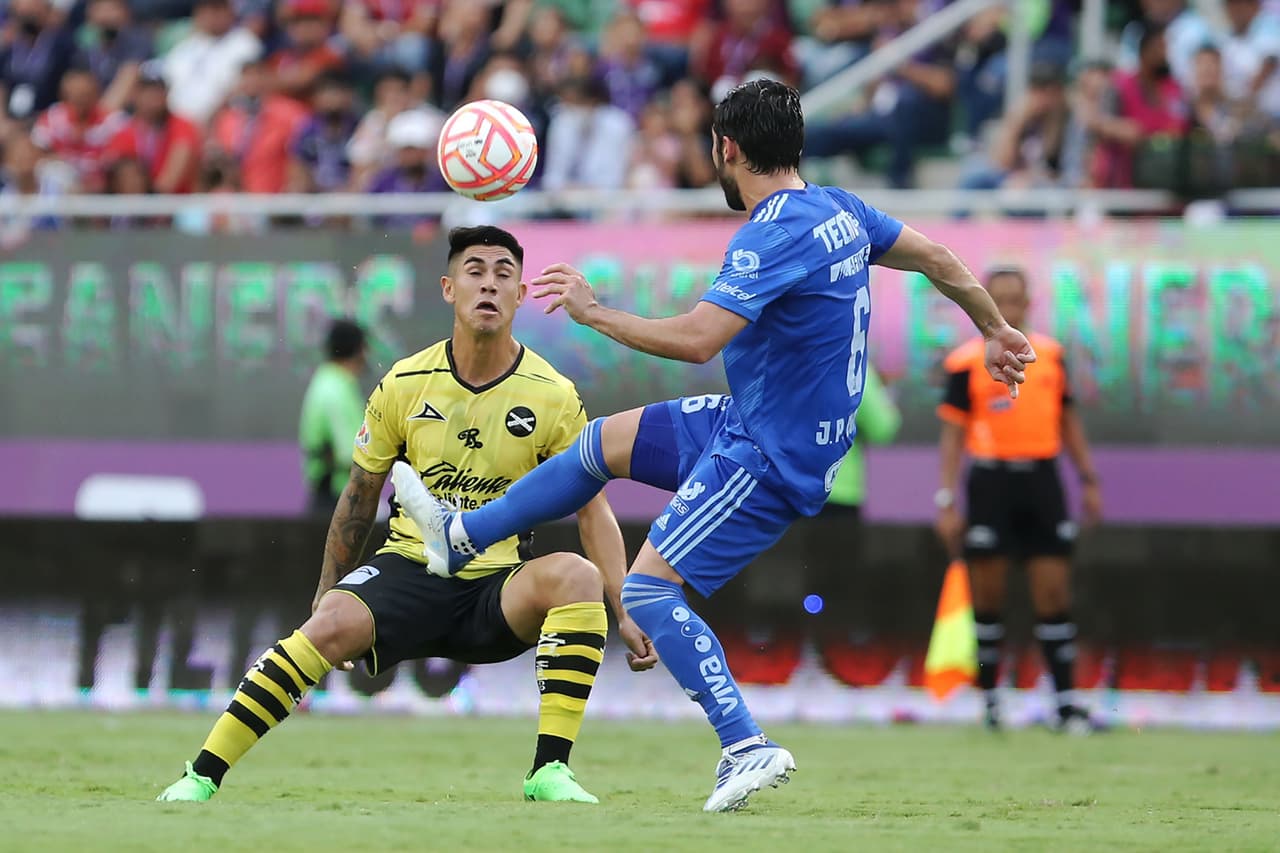 Tigres lograron su primer triunfo de la temporada tras imponerse a Mazatlán que no aprovechó que el rival sufrió la expulsión de Córdova.