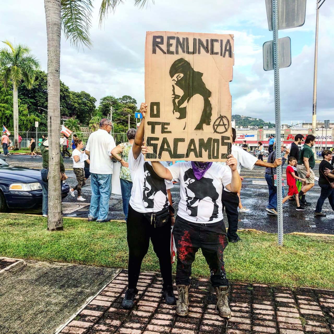 En 
<a href="https://www.univision.com/local/puerto-rico-wlii/residentes-de-mayaguez-se-unen-a-manifestaciones-para-pedir-la-renuncia-de-rossello-video">Mayagüez</a> se manifestaron en la estatua de Eugenio María de Hostos frente al RUM.