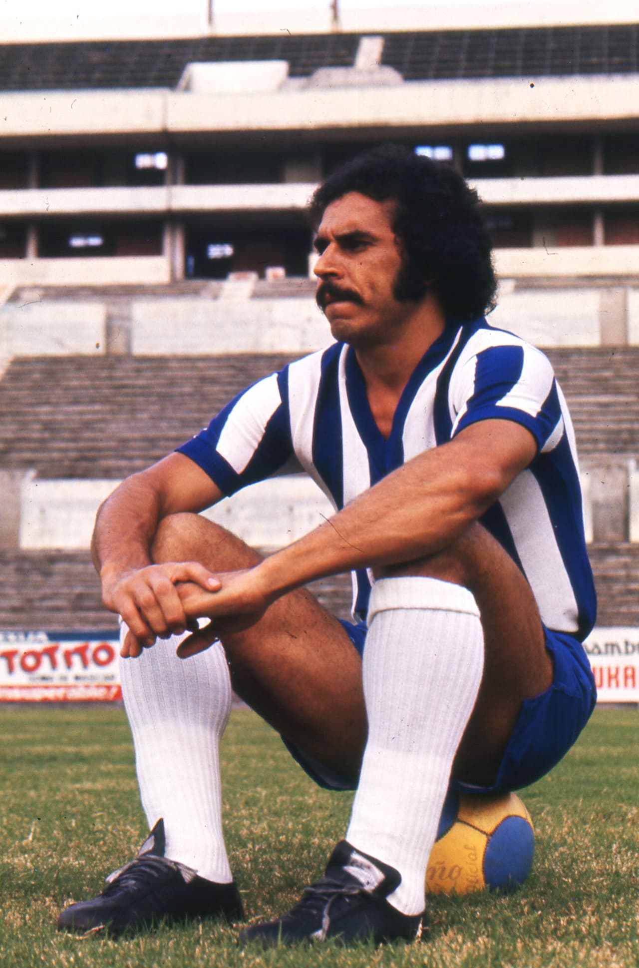 <b>6. Milton Carlos – </b>Proveniente del futbol brasileño, Milton llegó siendo el fichaje más caro del futbol mexicano. Rápidamente se ganó el corazón de la afición ya que en su debut anoto tres de los 73 tantos que terminaría teniendo con el club.