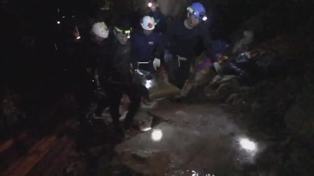 Algunos de los niños rescatados en Tailandia fueron sacados "dormidos" de la cueva
