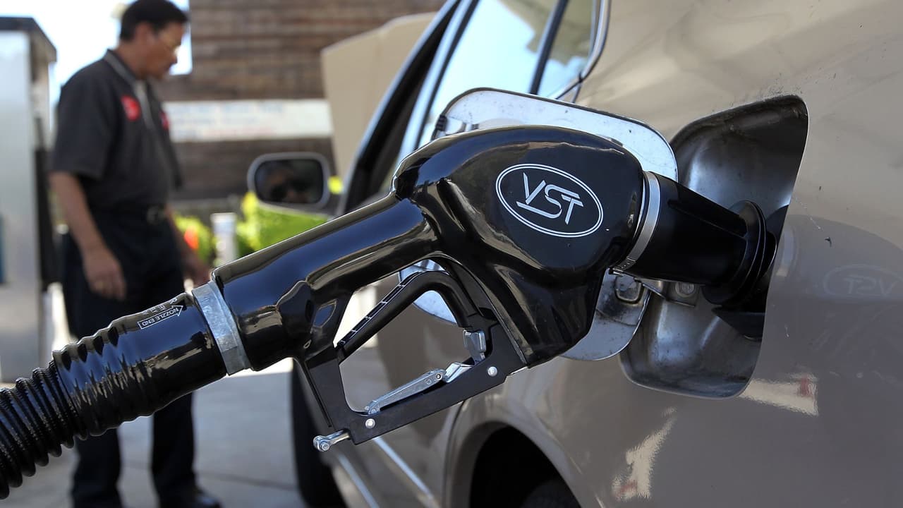 Baja la gasolina en el norte de California: hay estaciones que ya la venden en menos de $4