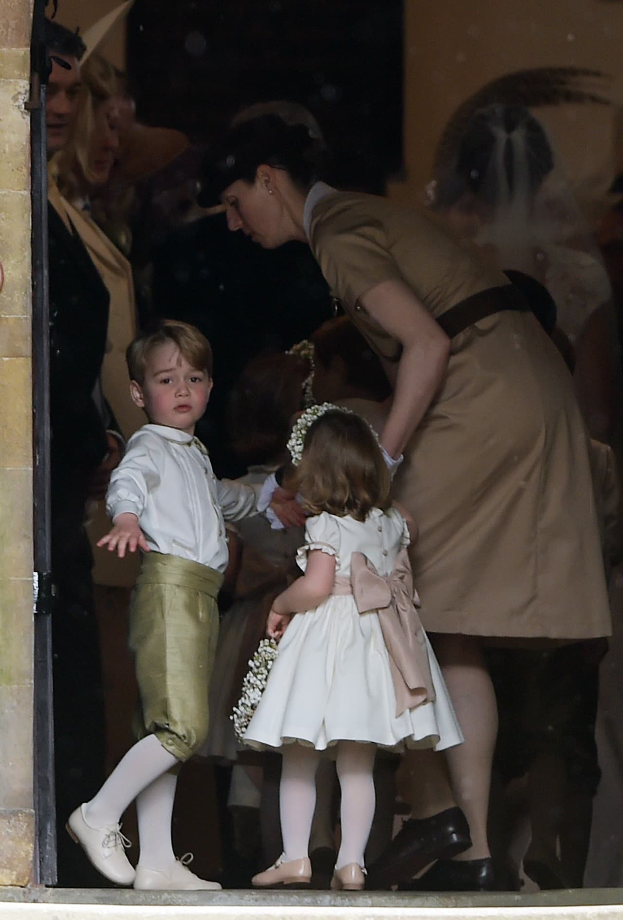 Pero algo ocurrió antes de entrar a la iglesia.