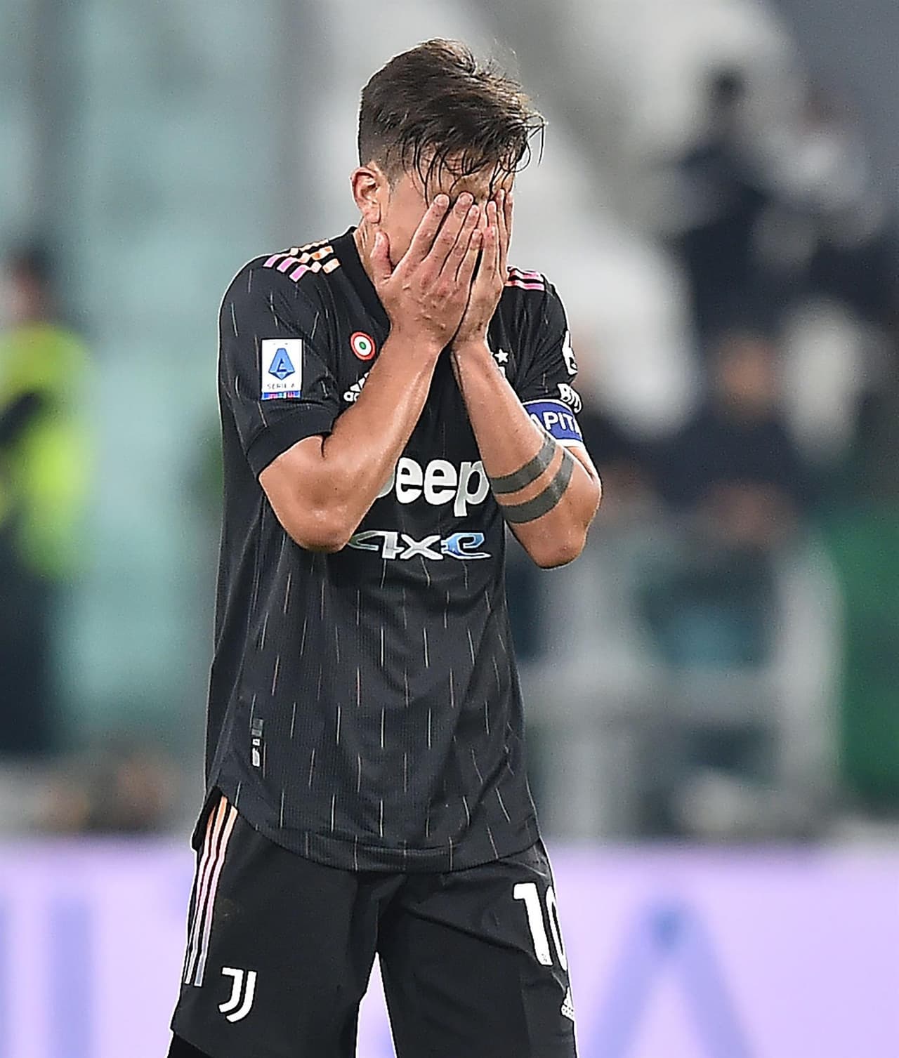 Sassuolo derrotó a los de la ‘Vecchia Signora’ 2-1. Davide Frattesi y Maxime Lopez le dieron el triunfo a la visita, mientras que por parte de la Juventus, Weston McKennie anotó al 76 en la J10.