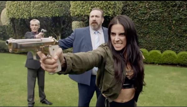 Ella es Bárbara del Regil, actriz mexicana de 30 años, amante del ejercicio y la comida saludable, interpreta al personaje de Rosario Tijeras, a partir del 27 de junio podrás ver la serie por Univisión.