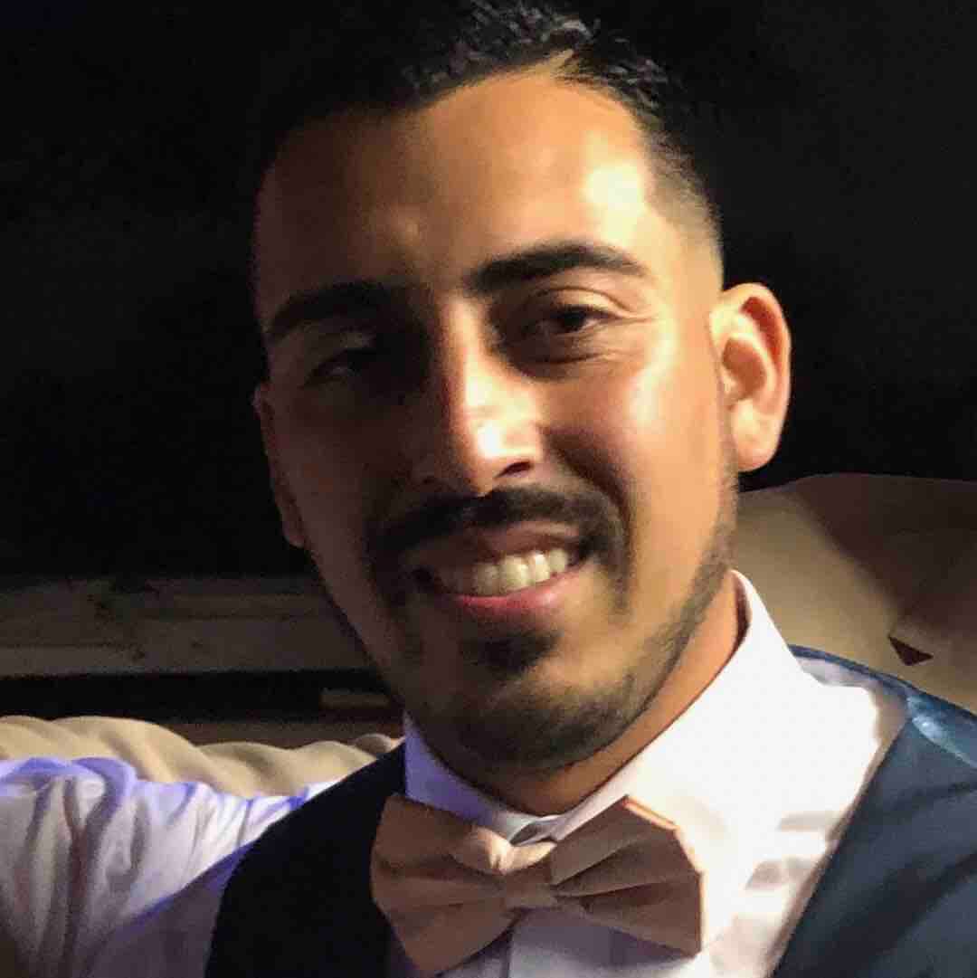 Inicialmente atacaron al cuñado del novio y a otra persona. Tras huir por el patio trasero de la casa, fueron perseguidos por Joe. Al ser alcanzados por el anfitrión de la fiesta, arremetieron contra él con el bate.