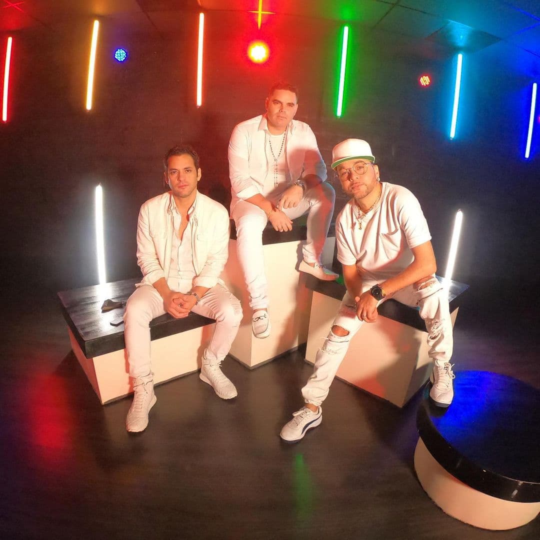 MDO rindió un emotivo
<a href="https://www.univision.com/shows/despierta-america/integrantes-de-mdo-comparten-su-dolor-por-la-muerte-de-anthony-galindo-tantos-escenarios-tantos-recuerdos-video">homenaje póstumo a Anthony Galindo</a>.