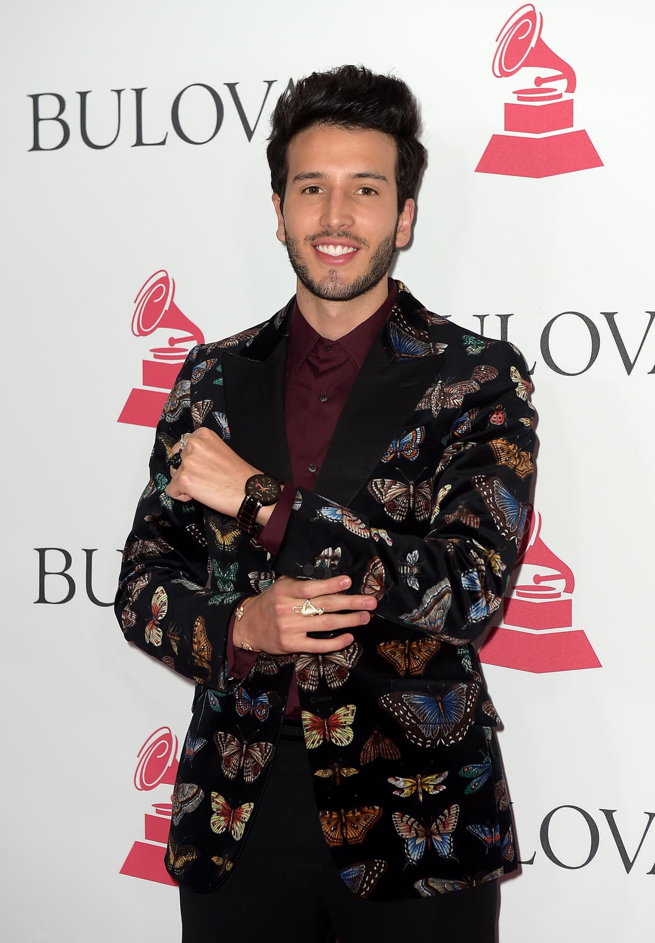 El colombiano Sebastián Yatra, de 24 años de edad, compartió con un medio de su país, que tras enterarse de su nominación vivió sensaciones difíciles de explicar.
<br>“Sin duda un sentimiento indescriptible, cuando me enteré que estaba nominado no lo podía creer”, reveló en plática con ’15 Minutos’. Sebastián aspira a un Latin GRAMMY por ‘Robarte un Beso’ en la categoría Mejor Canción del Año.