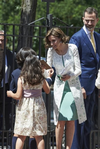 Mientras que optó por un peinado con una raya de lado y ondas muy marcadas.