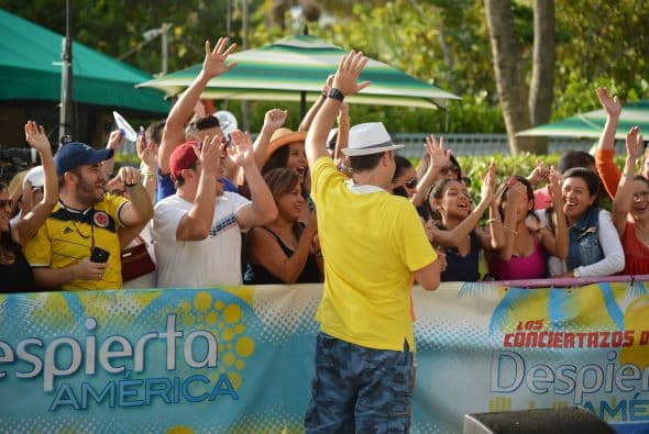 Juanes, Calibre 50 y Chino y Nacho