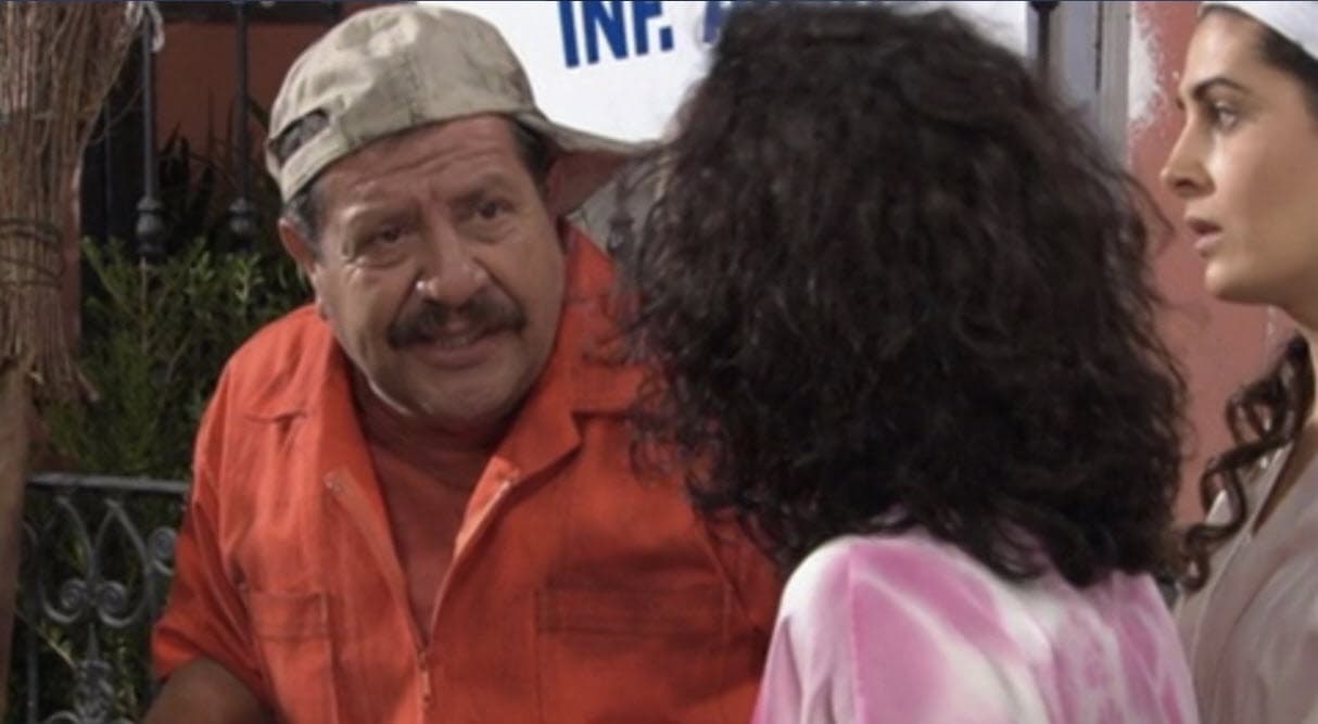 Mientras que en otro interpretó a Melitón, uno de los recolectores de basura del caótico edificio.
<br>