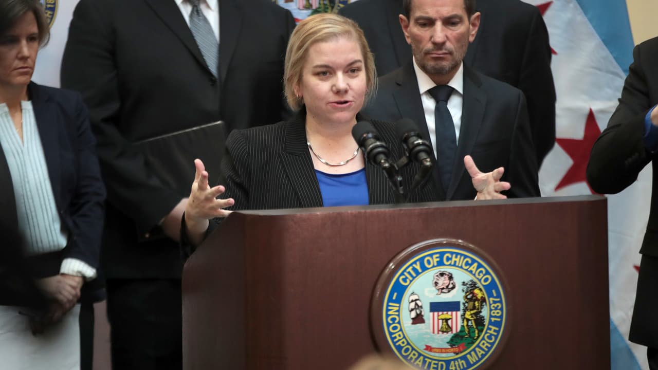La Dra. Allison Arwady, del Departamento de Salud Pública de Chicago habla en conferencia de prensa sobre el caso de coronavirus en Chicago.