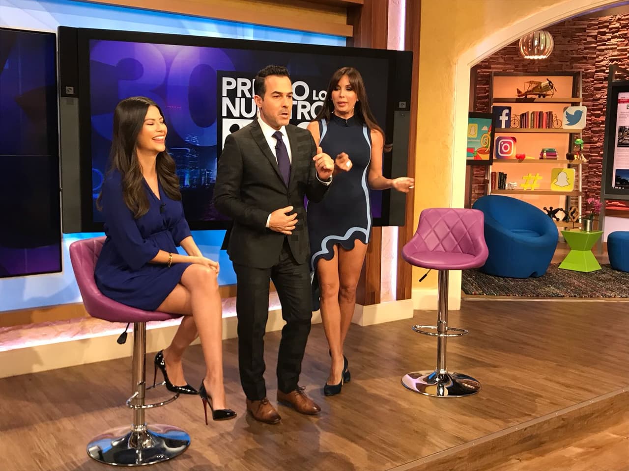 La alegría de Premio Lo Nuestro contagió a todos en nuestra casa, Carlos Calderón ya está listo para bailar.