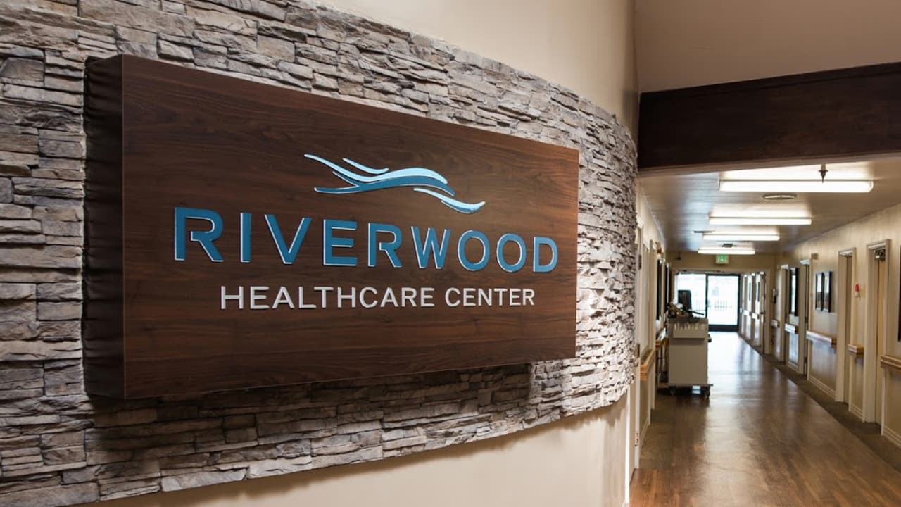 <b>Riverwood Healthcare Center, de Stockton, </b>fue multado con $7,500 por no proporcionar una evaluación médica para los empleados que usaban respiradores N-95.