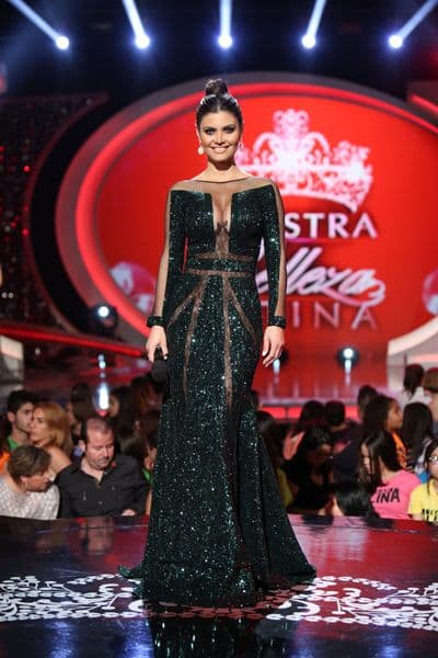 Su belleza la llevó a participar en Miss Venezuela 1990, donde quedó como finalista.