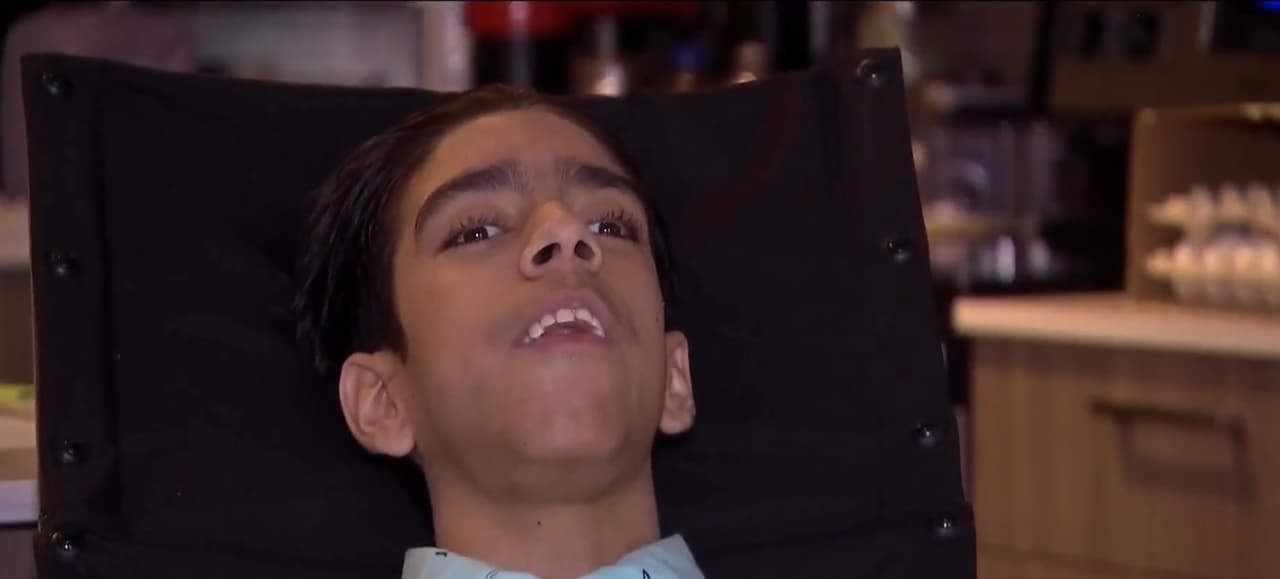 Ahora, con 15 años cumplidos, el propio Beyker Hernández -con dificultades, pero con mucho ahínco- recuerda que en Venezuela le decían que no se podía operar 
<b>“porque yo podía fallecer en el quirófano”. </b>
<br>