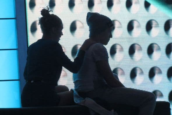 Después subieron a las gradas, ¡donde Paloma le dio un masajito!