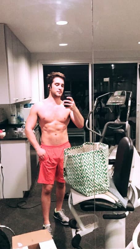 Le gusta mantenerse en forma, por eso el ejercicio es parte de su vida cotidiana.