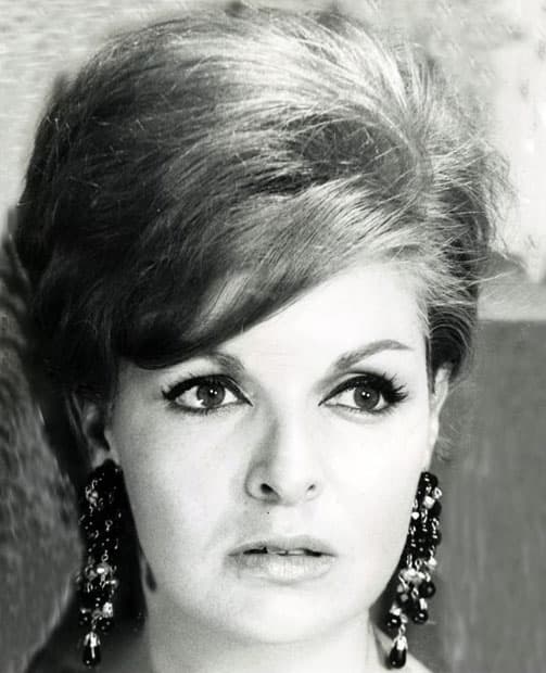 Se casó dos veces, su primer matrimonio fue con Julio Azcárraga, primo de Emilio Azcárraga Milmo, dueño de Televisa, juntos tuvieron cuatro hijos. Tras su divorcio se casó con el actor Rafael del Río, con quien no duró mucho.