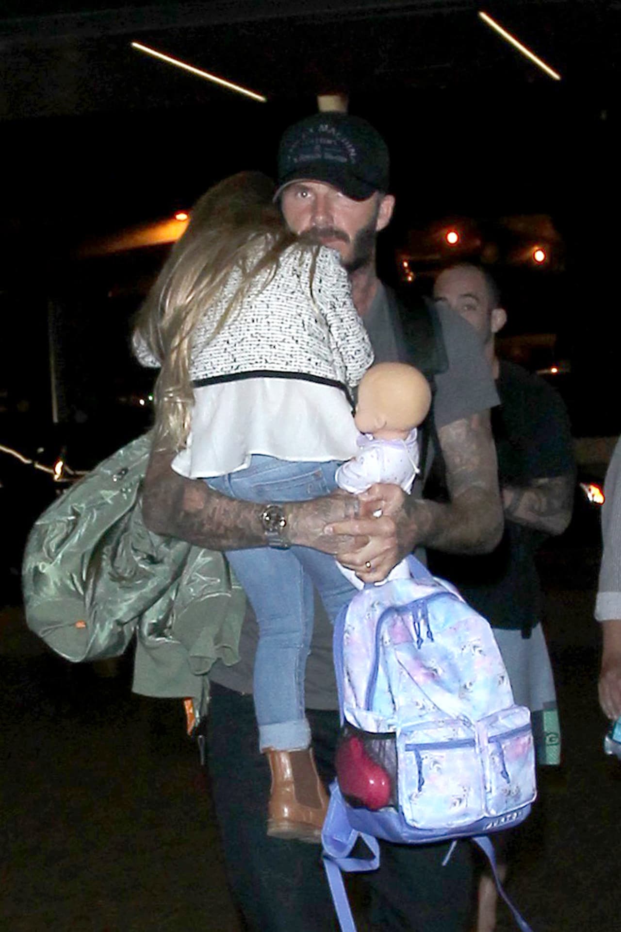 Nada como verlo cartgando a la encantadora Harper.