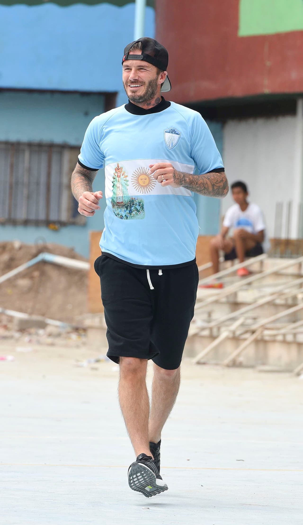 Y por supuesto, sabe jugar muy bien al soccer.