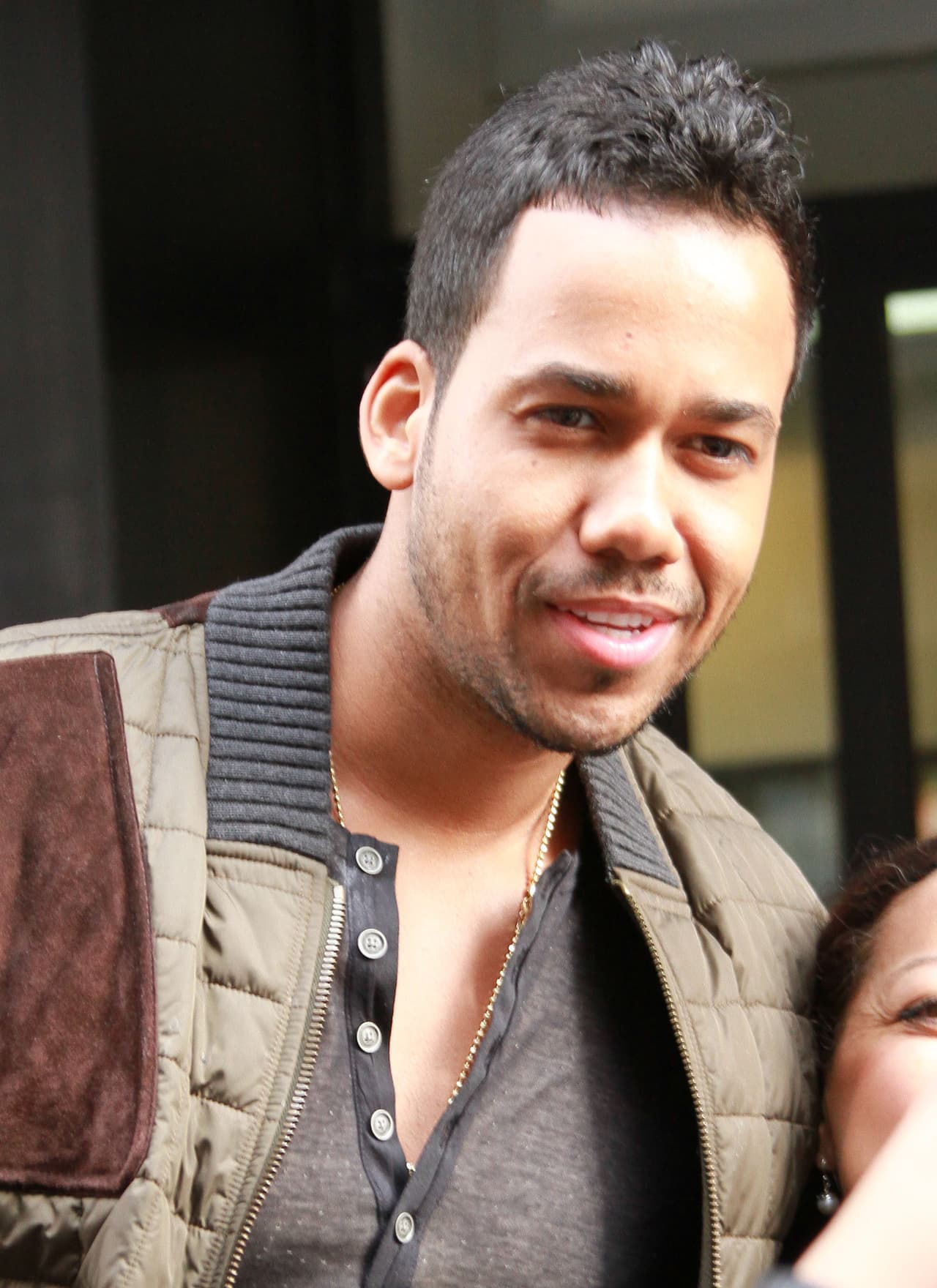 Con esa linda mirada y esa sonrisa que atrapa, Romeo se vuelve la sensación donde quiera que aparezca.