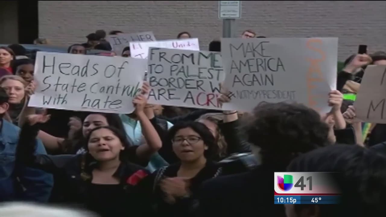 Durante la misma ceremonia, Primomo también criticó las protestas en contra del presidente electo Donald Trump, especialmente a quienes usan pancartas con el mensaje “Él no es mi presidente”.