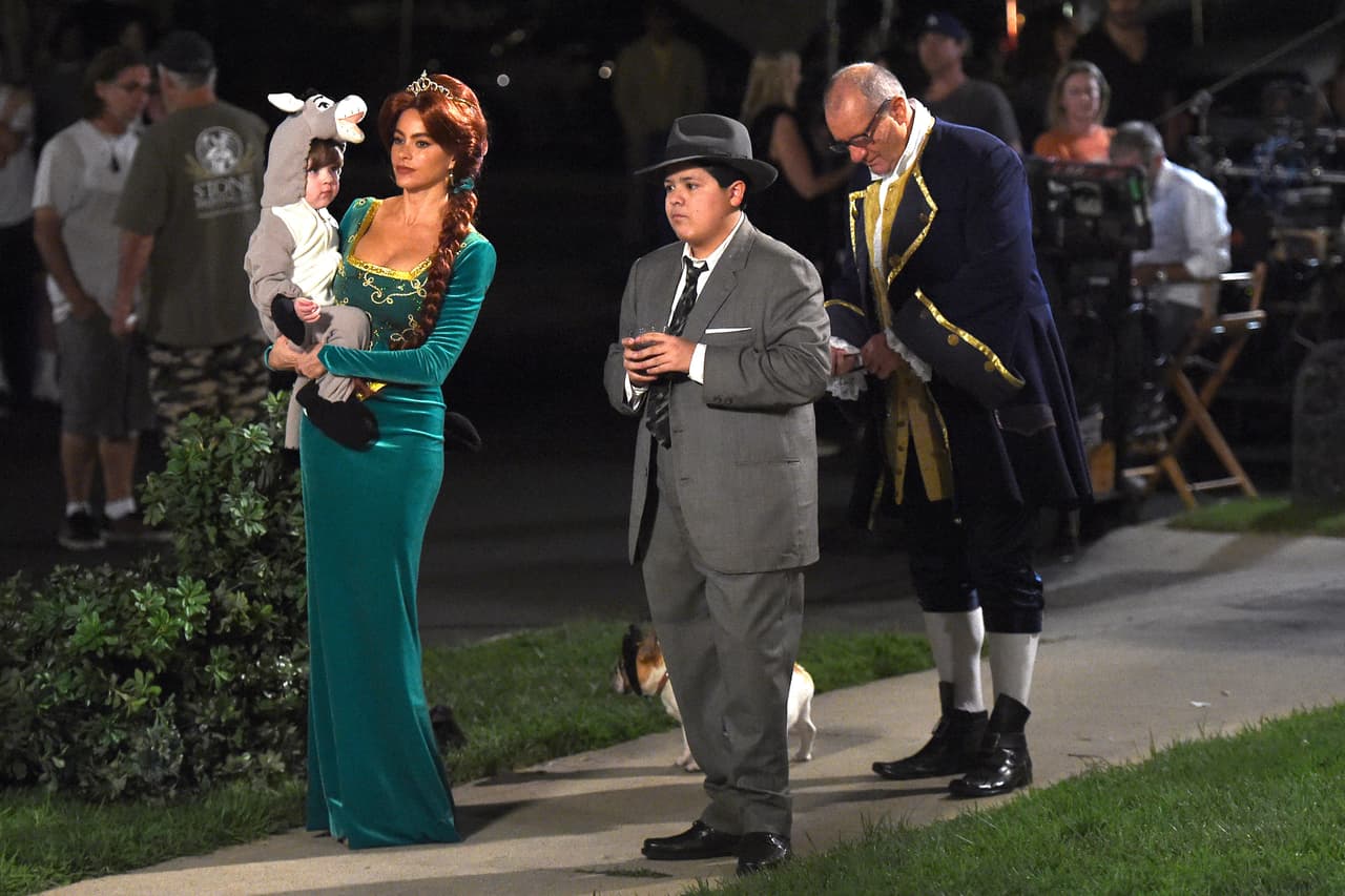 Ed O’Neill, esposo de la actriz en la serie, se disfrazó como Benjamin Franklin.