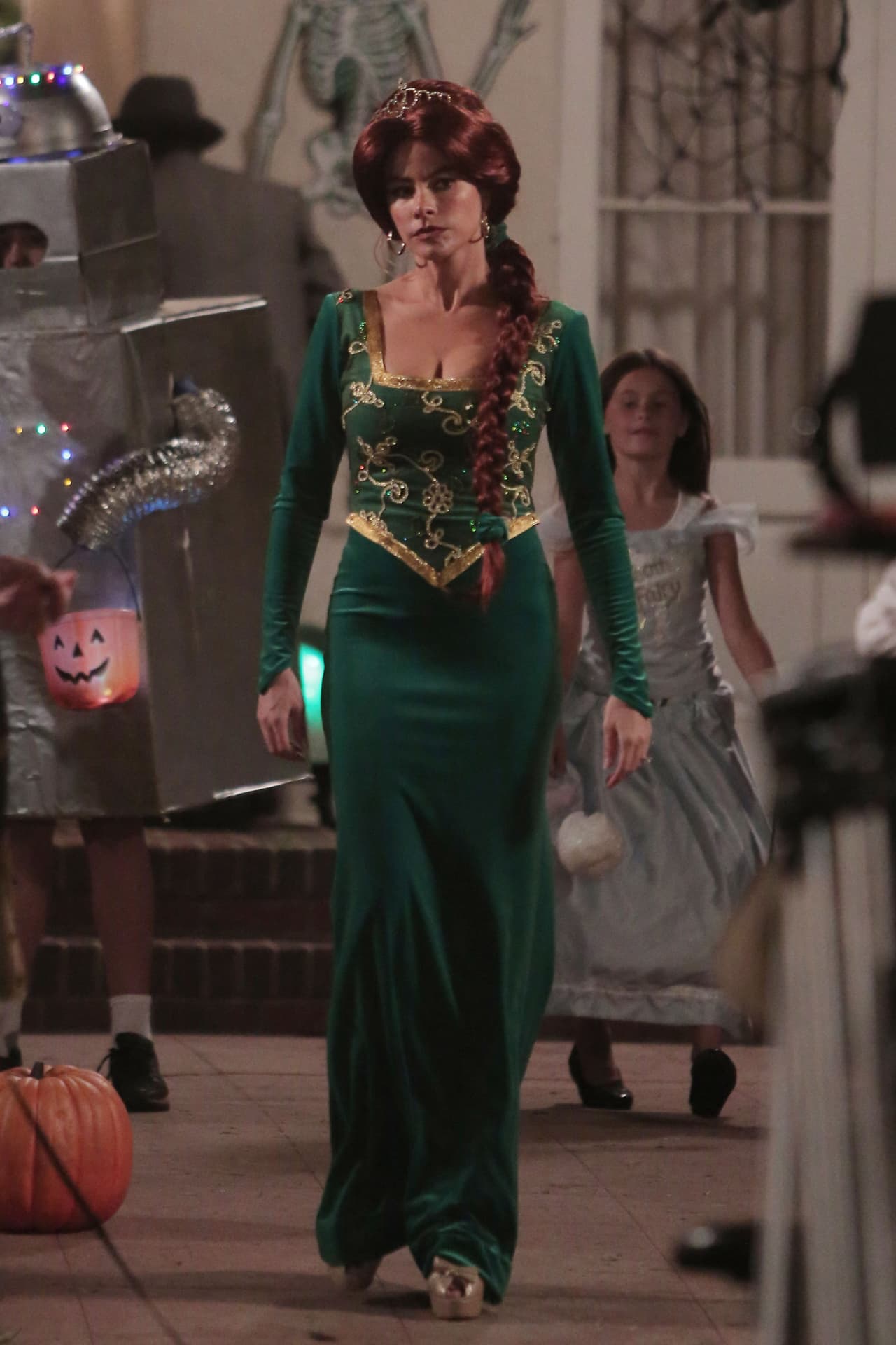 No es un secreto que Sofía ya es toda una 'celeb' de Hollywood, y la verdad es que ella ama lo que hace, aún cuando tenga que estar largas horas en el set.