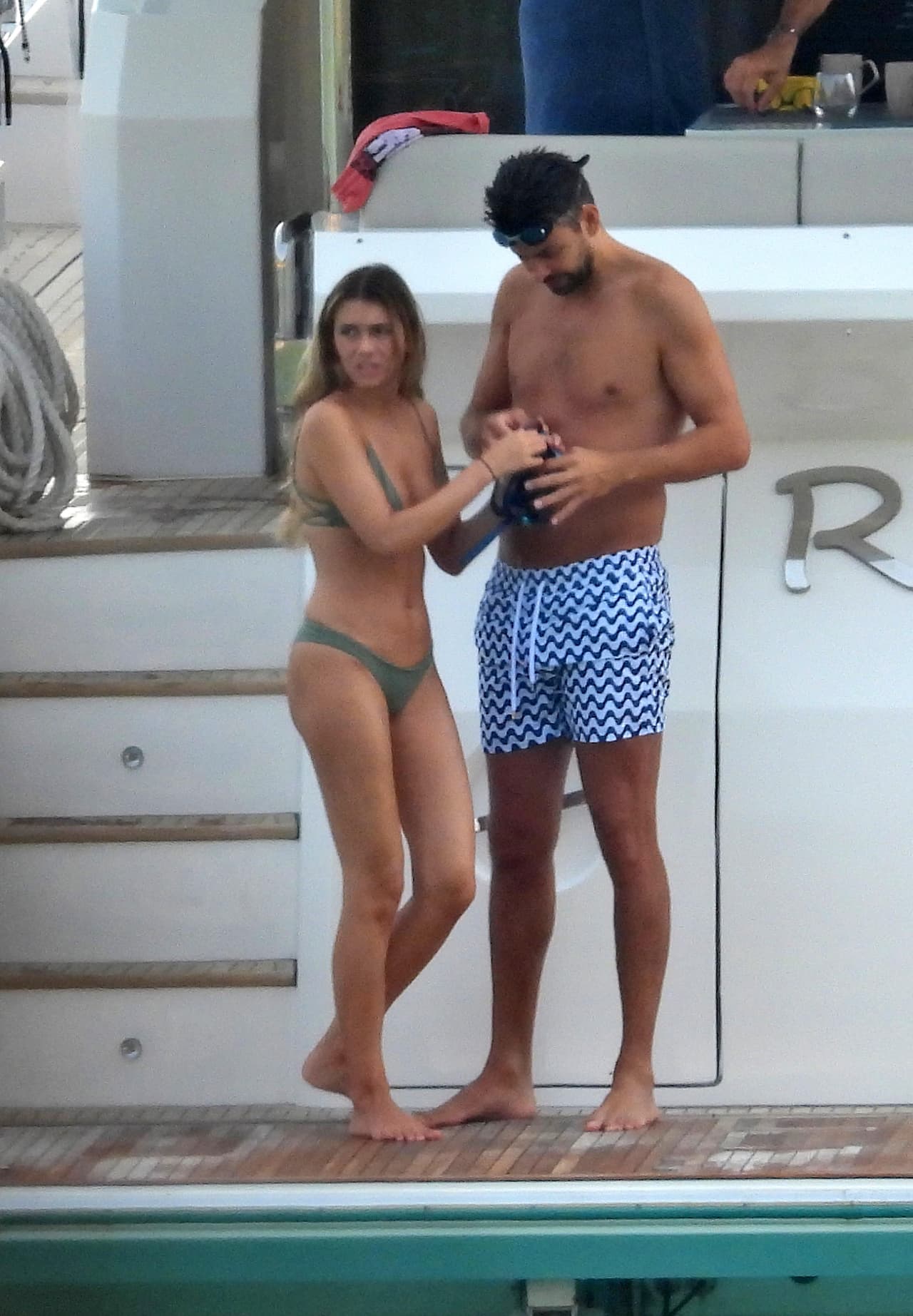 Clara Chía dejó al descubierto su figura en un bikini verde.
