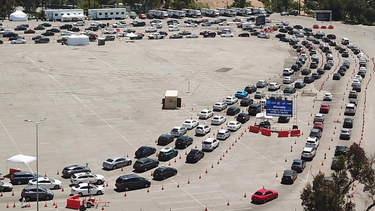 En el sur de California la lista de centros masivos de vacunación incluyen el parque Disney en Anaheim en el condado de Orange, el estadio de Dodger de Los Ángeles, el Petco Park de San Diego y la Cal Expo de Sacramento.