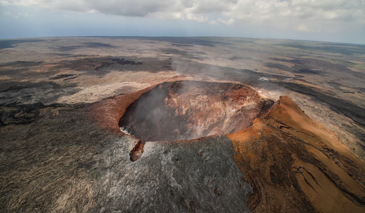 <h3 class="cms-H3-H3">1. Mauna Loa</h3>
<br>
<br>🌋 Altura: 9,170 metros.
<br>
<br>🌋 País: Estados Unidos.
<br>
<br>🌋 Última erupción: noviembre de 2022. 
<br>