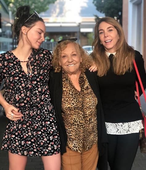 La artista ha mantenido silencio sobre esta nueva crisis de su abuela, pero sus fans ya han dejado saber, con mensajes en las redes sociales de Belinda y su familia, que 'Nana' está en sus oraciones.