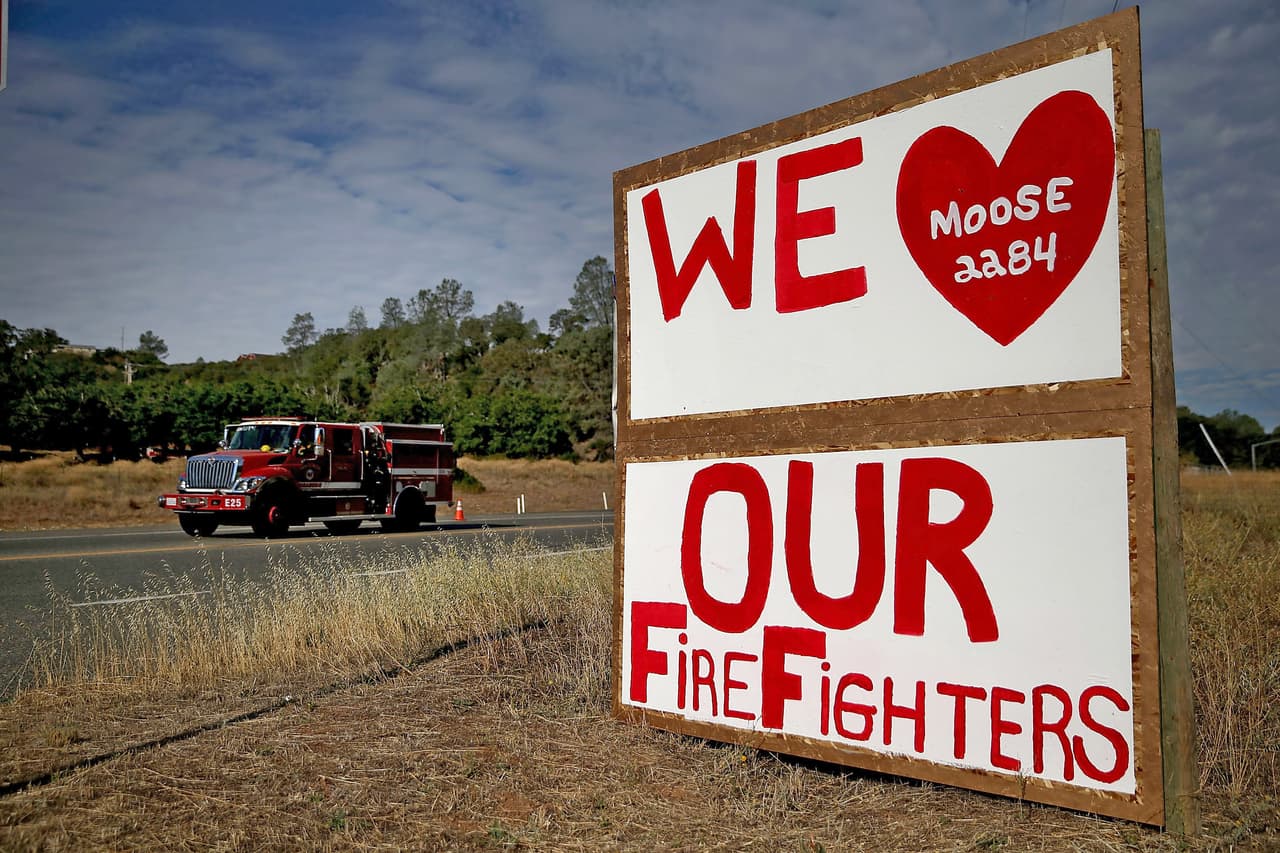 Cerca de 3,483 bomberos están combatiendo este fuerte incendio.