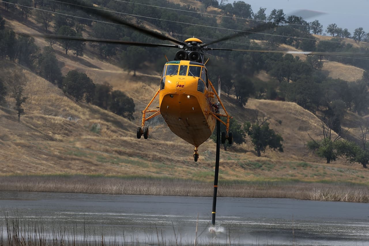 Se han usado 19 helicópteros para combatir el fuego.