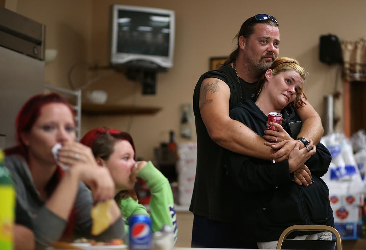 "Bomberos están trabajando agresivamente para construir líneas de control en los perímetros del incendio", han dicho autoridades.