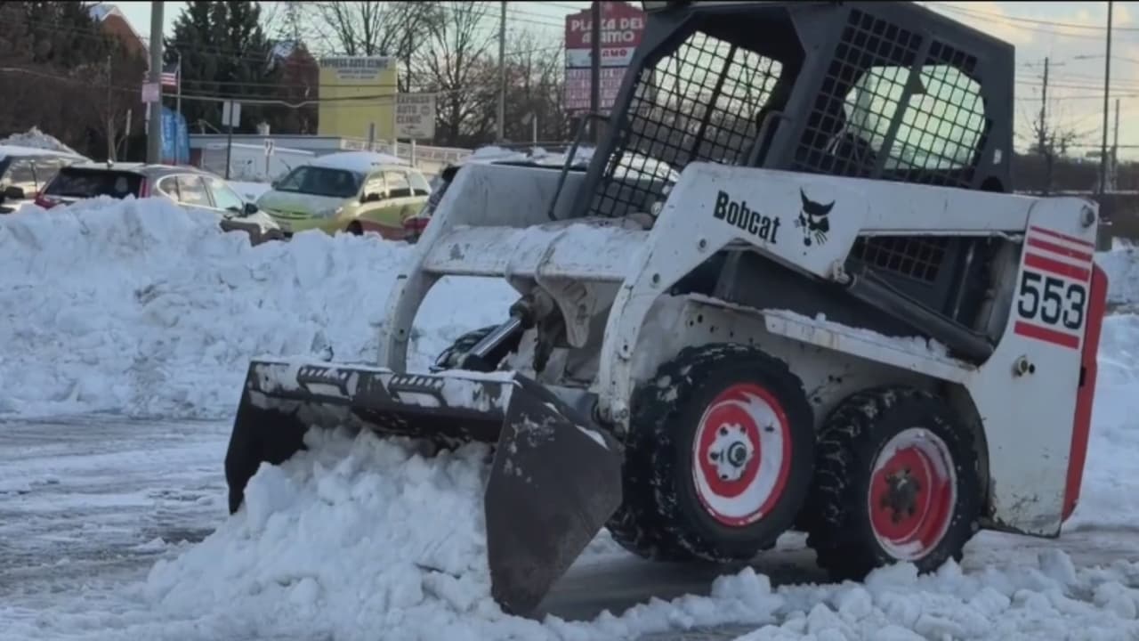 Cierre de escuelas del DMV por el paso de la tormenta invernal se extiende