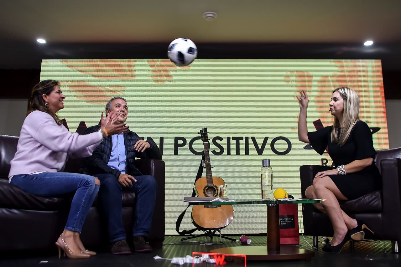 Colombia vota en paz, pero 'preocupada' por el Mundial de Fútbol