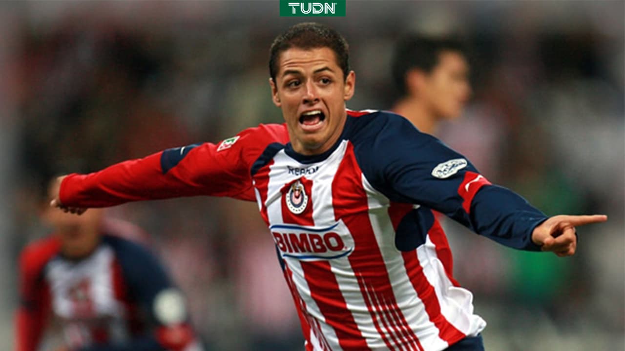 El día que Chicharito brilló en el Clásico Tapatío con doblete
