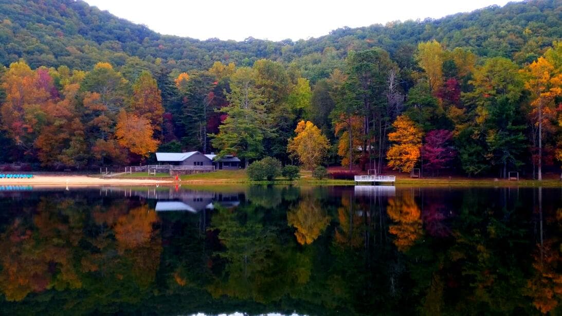 Conoce más del Vogel State Park, 
<b><a href="https://www.univision.com/local/atlanta-wuvg/vogel-state-park-el-destino-que-buscas-para-disfrutar-del-otono-en-georgia-en-2023-fotos">aquí</a></b>.