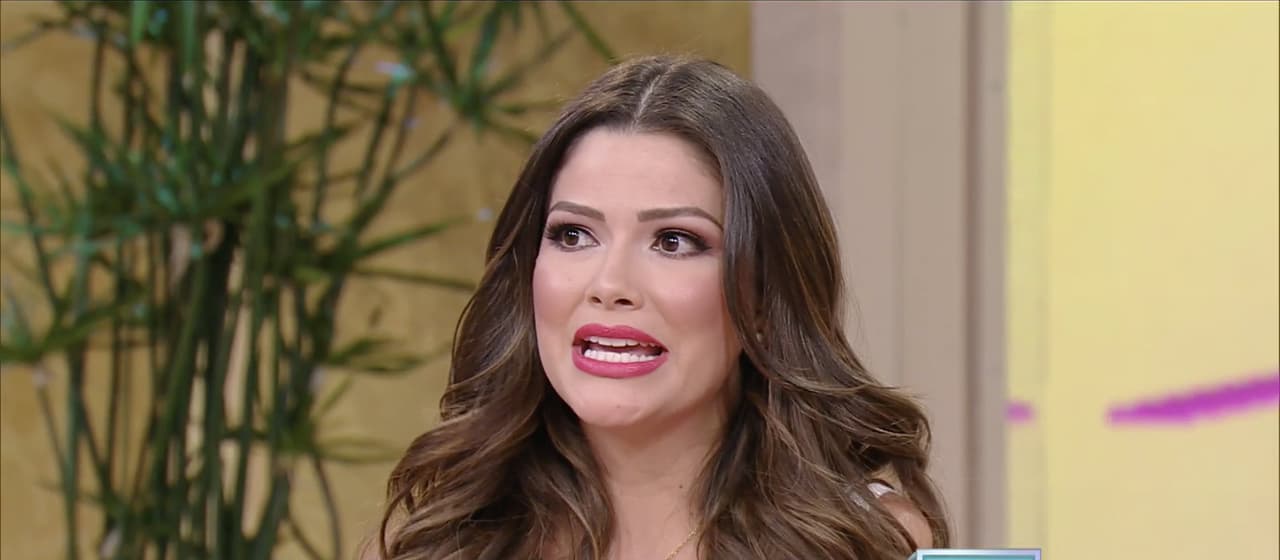 "No es un proceso fácil, 
<b><a href="https://www.univision.com/shows/despierta-america/triste-confesion-ana-patricia-hablo-del-cancer-que-esta-superando-su-padre-video" target="_blank">es un proceso difícil </a></b>para toda la familia, la palabra cáncer merma todo lo que puede ser la felicidad, la paz emocional", dijo al borde de las lágrimas en Despierta América. 
<br>