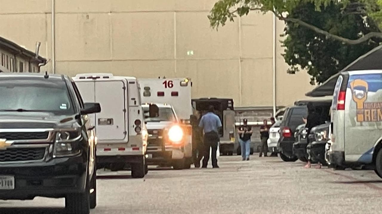 El sospechoso se escapó tras estar bajo custodia, según informa HPD.